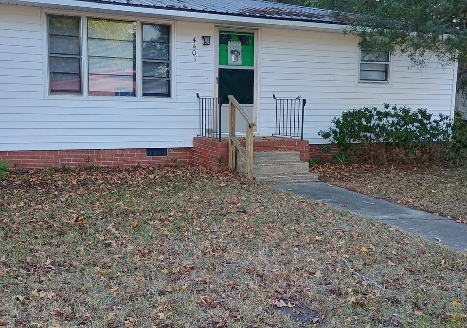 FARMVILLE NC  4403 West Vines Street 3 bedroom 1.5 baths AVAILABLE NOW