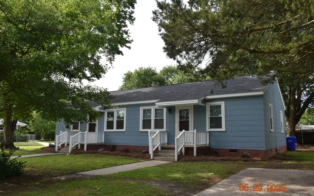 2410 A East 3rd Street 2 Bedrooms 1 Bathroom AVAILABLE MAY 28th.